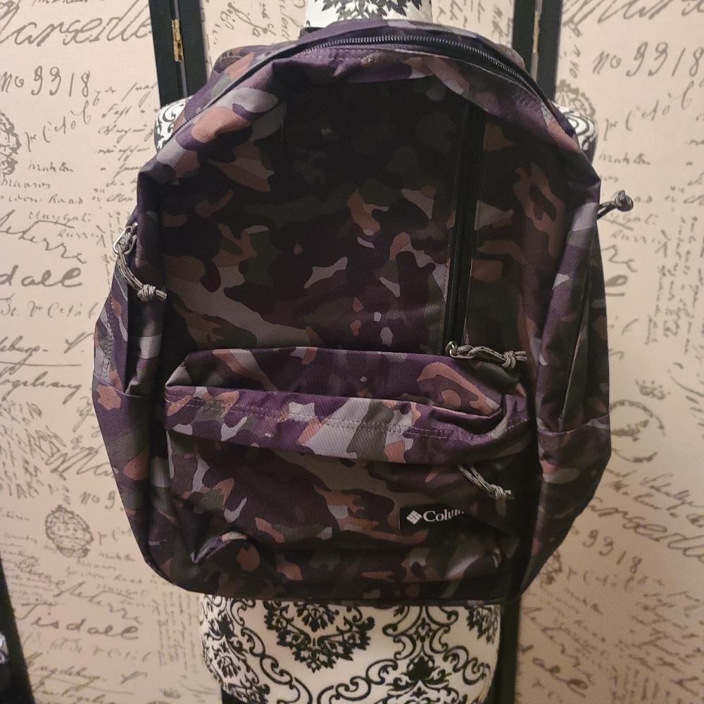Columbia camo backpack unisex nwt